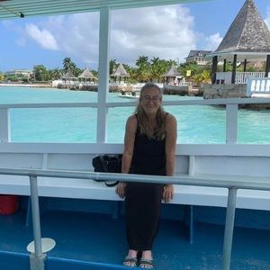 Meet your Posher, Connie